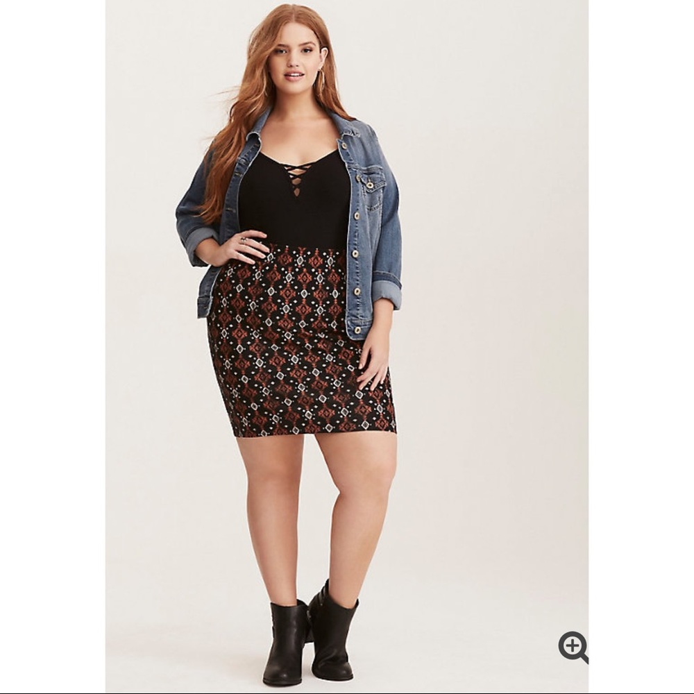 Torrid 00 US M Geo Print Ponte Mini Skirt NEW